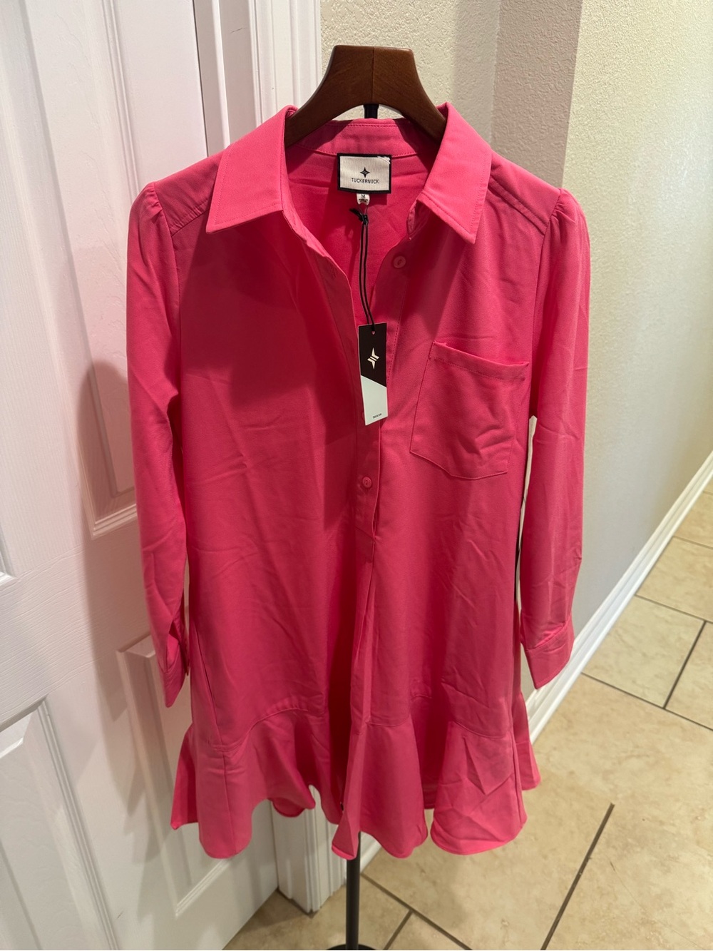 Tuckernuck Bright Pink Button-Front Ruffle Hem Tunic Shirt Dress Size M NWT - Picture 2 of 9